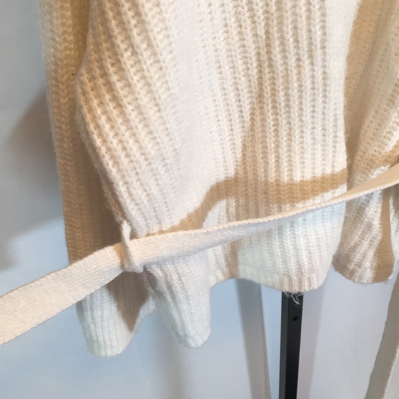 White tie up sweater - Picture 6 of 8